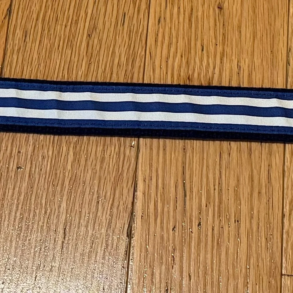 vineyard Vines striped blue and white leather belt size 26